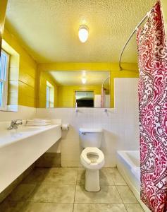 Savannah Inn and Suites - 9