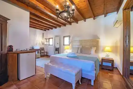 Saint Artemios and Oriental Suites - 20