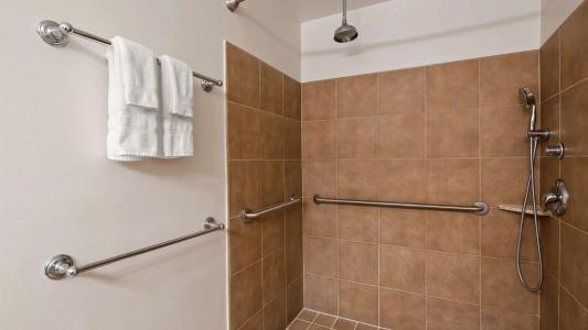 Best Western Plus Coastline Inn - 31