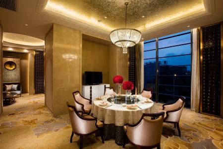 Hilton Wuhan Riverside - 26