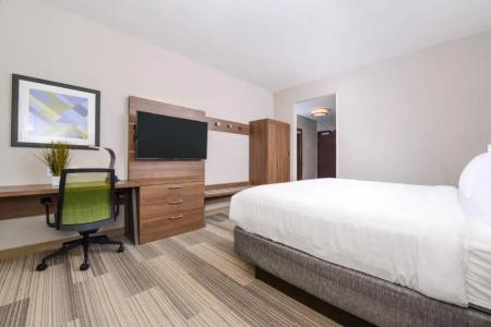 Holiday Inn Express & Suites - St. Petersburg - Madeira Beach, an IHG - 56