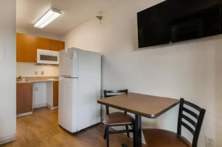 HomeTowne Studios by Red Roof Denver - Glendale/ Cherry Creek - 23