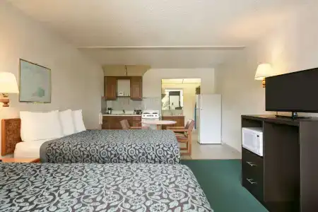 Days Inn by Wyndham/Central - 5