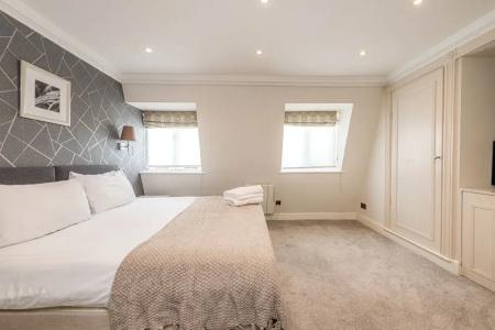 Queensgate Court - 218
