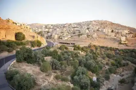 Petra Corner - 98