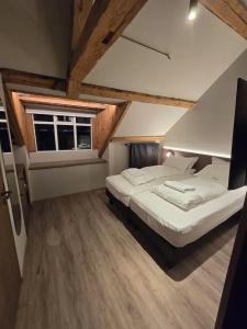Bryggjan Boutique - 13