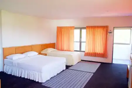 Sichang Shine Khao Resort - 82