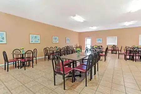 Howard Johnson by Wyndham Tropical Palms - 17