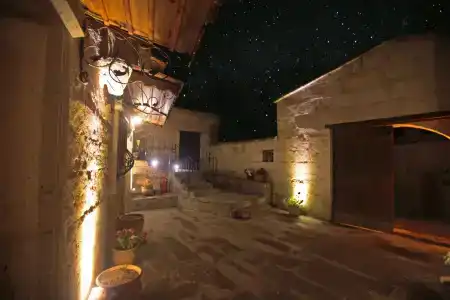 Tulip Cave Suites - 13