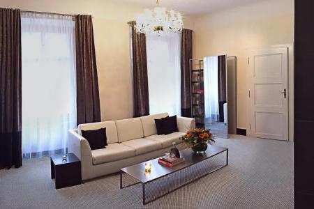 Old Town Square Residence by Emblem - 40