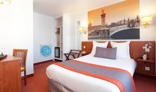 Alyss Saphir Cambronne Eiffel - 2