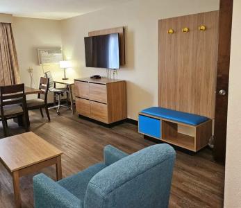 Days Inn and Suites by Wyndham Downtown-University - 34