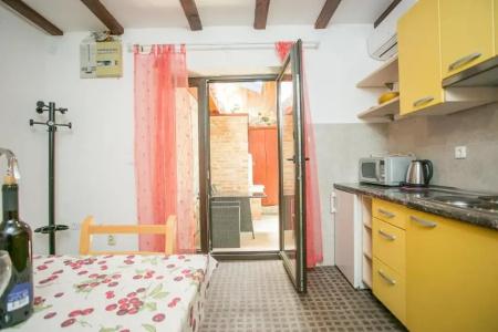 Garden Apartment - 81
