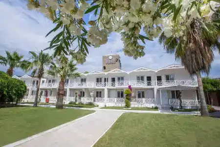 Risus Beach Resort - 2