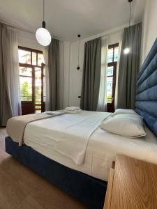 Maroon Bottle Boutique Suites - 6