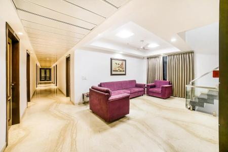 FabSapphire Inn - 11