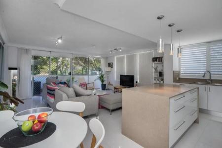 Burleigh Beach Tower - 28