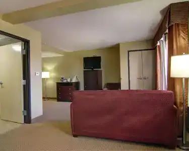 Comfort Suites West - 6