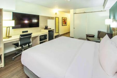 Quality Inn - 34