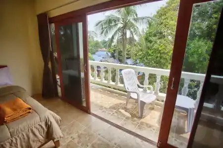 Hugs Guesthouse - 5