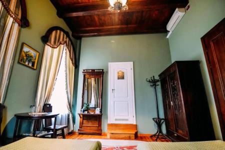 Antique House - 8