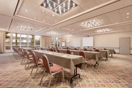 Ramada by Wyndham Bottrop - 9