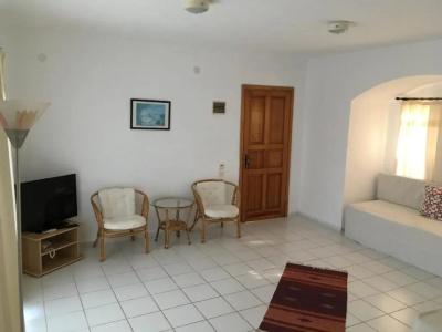 Omar & Suites - 17