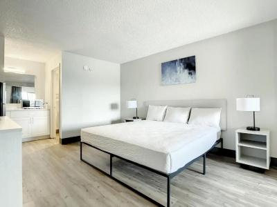 TraveSuites by Wyndham East Gate Orange - 51