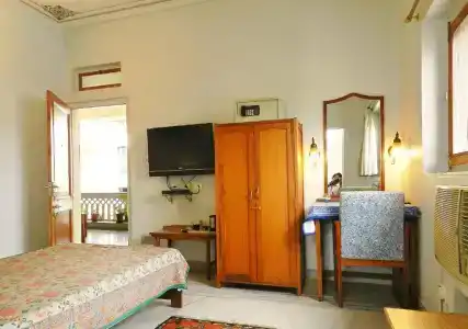 Tara Niwas - 51