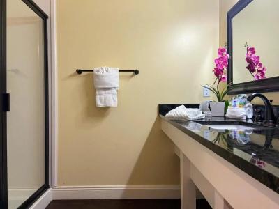 30-A Inn & Suites - 35