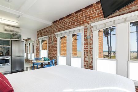 Venice Breeze Suites - 2