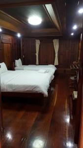 Ruean Mai Chai Khlong - 71