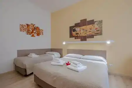 Damiani & Sister Guesthouse - 38