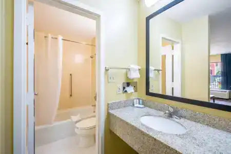 Quality Inn-Central Park Area - 80