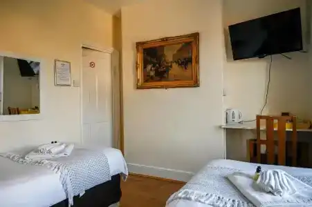 Lonsdale Guest House - 35