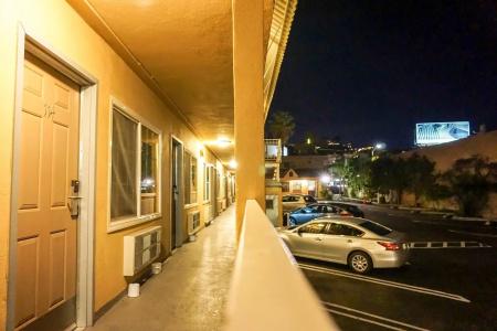 Hollywood La Brea Inn - 28