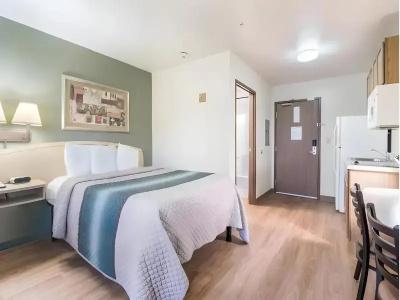 HomeTowne Studios by Red Roof Raleigh – - 27