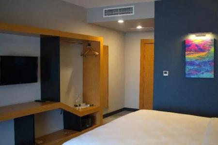 Roof 264 and Suites - 72