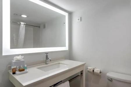 Clarion Pointe Galveston Seawall - 49