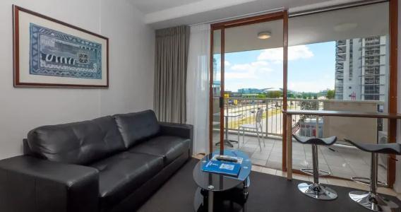 Broadbeach Savannah - 190