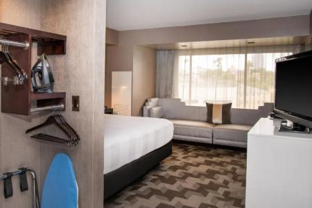 Beverly Hills Marriott - 55
