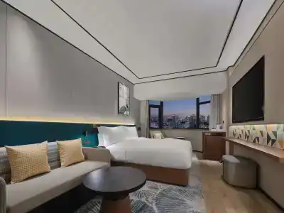 Hilton Garden Inn West Lake - 53