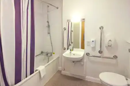 Premier Inn Euston - 11