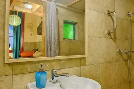 Lavender Circus Hostel, Doubles & Ensuites - 40