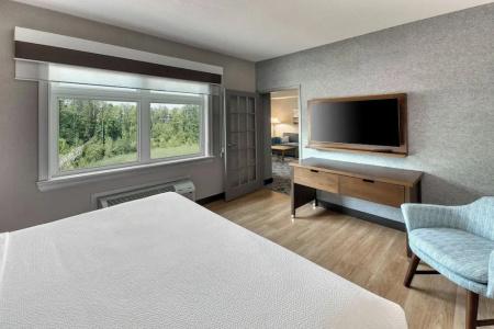 Four Points by Sheraton - 64