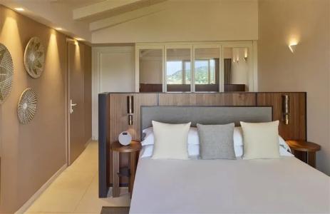 Baia Di Chia Resort Sardinia, Curio Collection By Hilton - 10