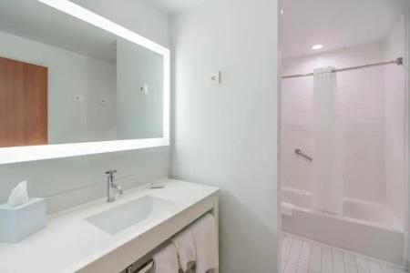 Clarion Pointe Galveston Seawall - 41