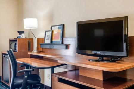 Fairfield Inn West - 34