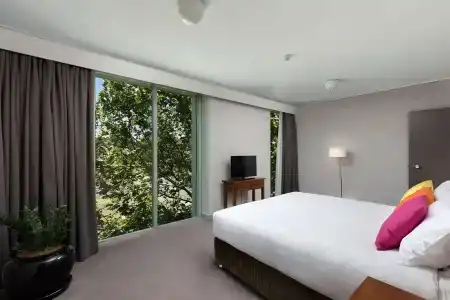 Rydges - 46