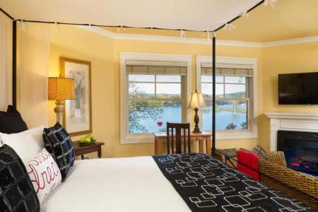 Lookout Point Lakeside Inn - 56
